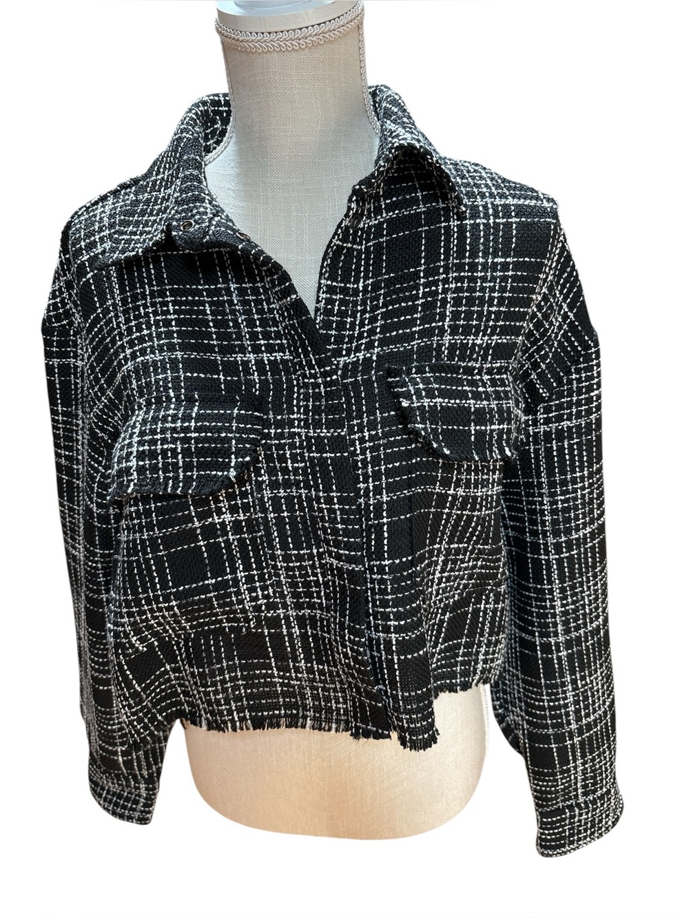 H&M Women’s Large Black White Plaid Tweed Cropped Shacket Snap Front Jacket